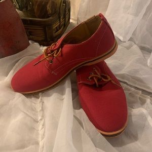 Pair of really nice pant shoes by Dadawen. Size 38/7 1/2 in US.